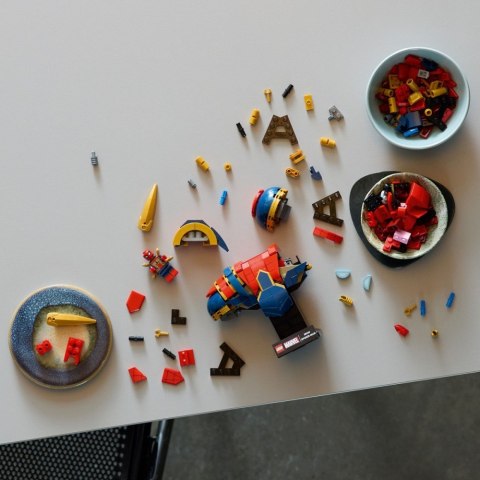 LEGO Klocki Super Heroes 76326 Popiersie Iron Spider-Mana