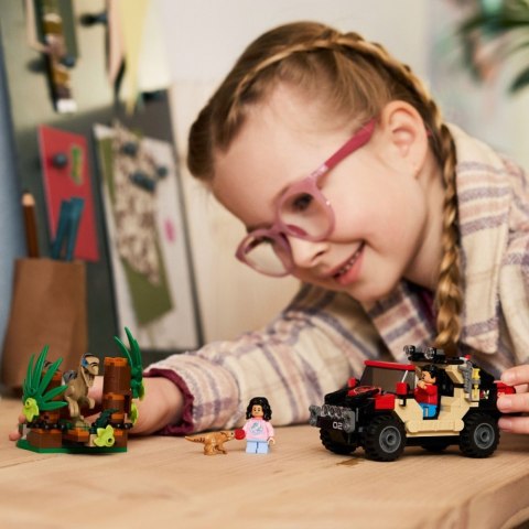 LEGO Klocki Jurassic World 76972 Ucieczka terenówką przed raptorem