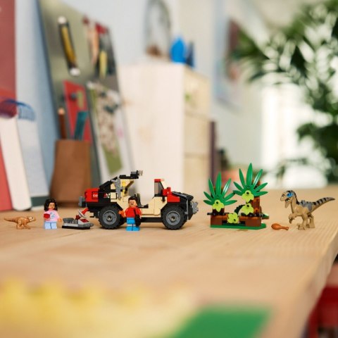 LEGO Klocki Jurassic World 76972 Ucieczka terenówką przed raptorem