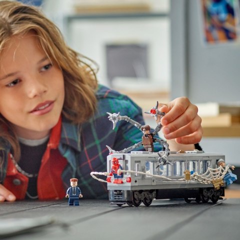 LEGO Klocki Super Heroes 76321 Spider-Man kontra Doc Ock - scena w metrze